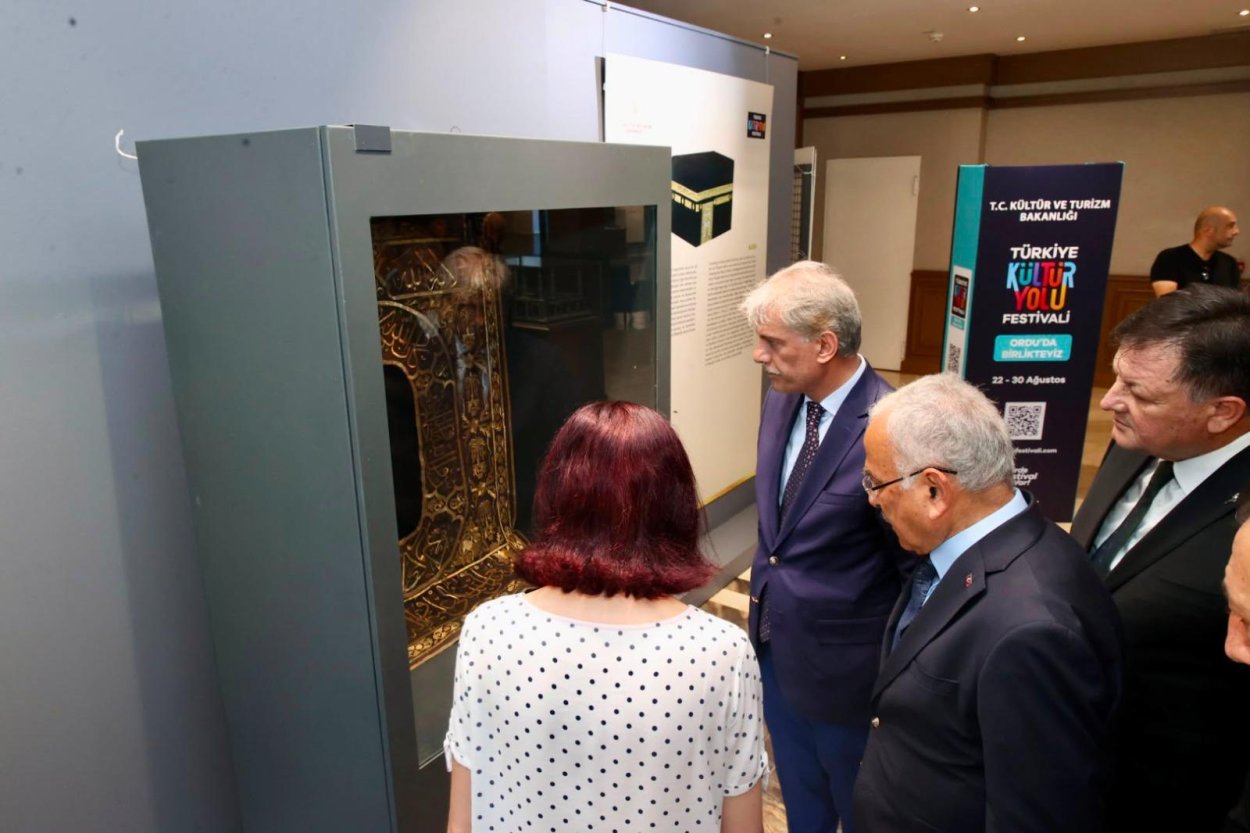 “OSMANLI’NIN MUKADDES EMANETLERİ” ORDU’DA SERGİLENİYOR
