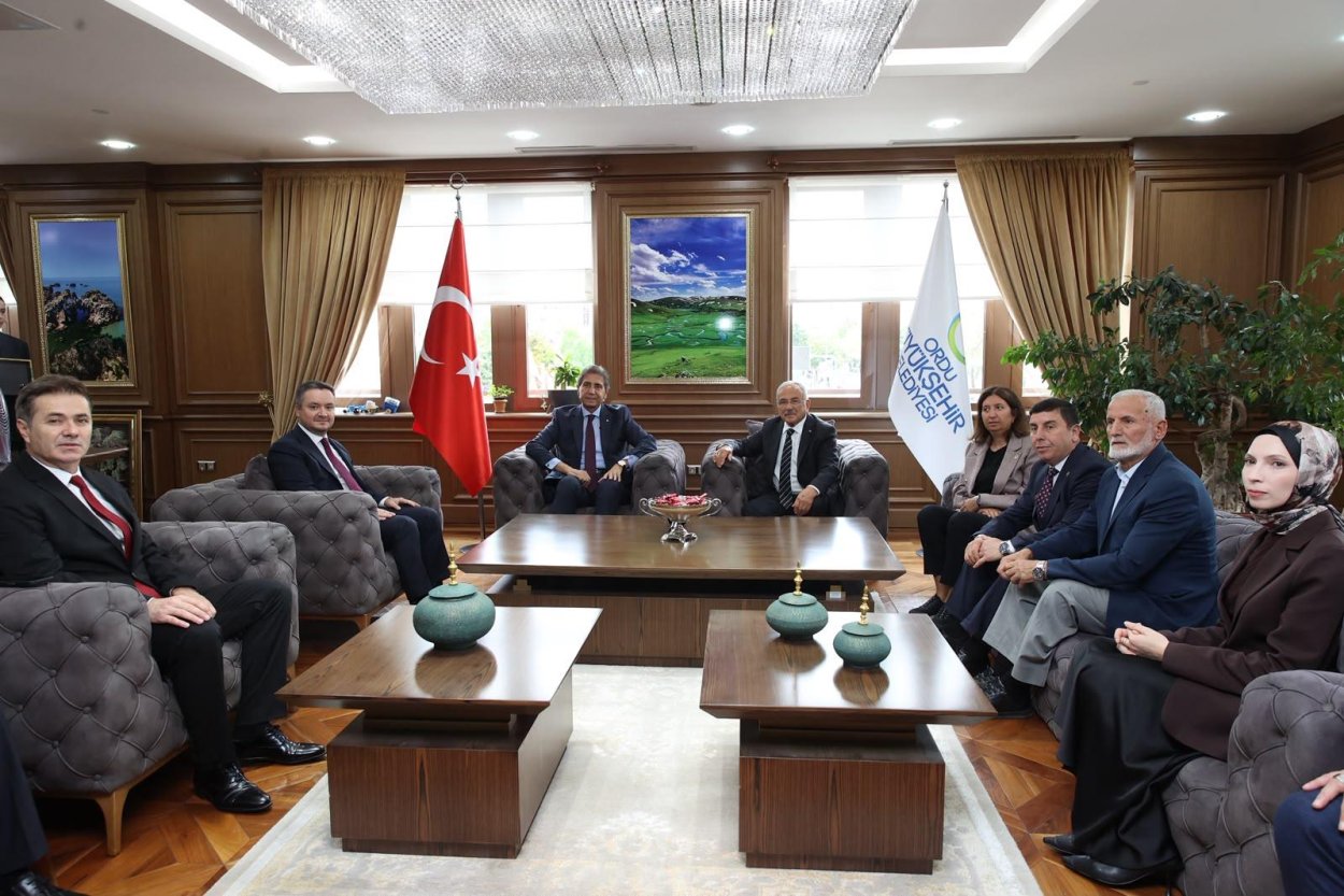 AK PARTİ GENEL BAŞKAN YARDIMCISI MUSTAFA DEMİR BÜYÜKŞEHİR’DE