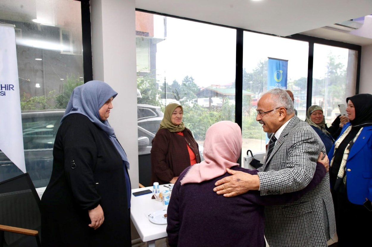 BÜYÜKŞEHİR, YAŞLILAR GÜNÜ’NDE BÜYÜKLERİNİN YANINDA