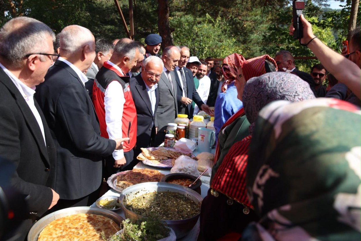 TÜRKİYE’NİN LEZZETİ AKKUŞ ŞEKER FASULYESİNİN HASADI BAŞLADI